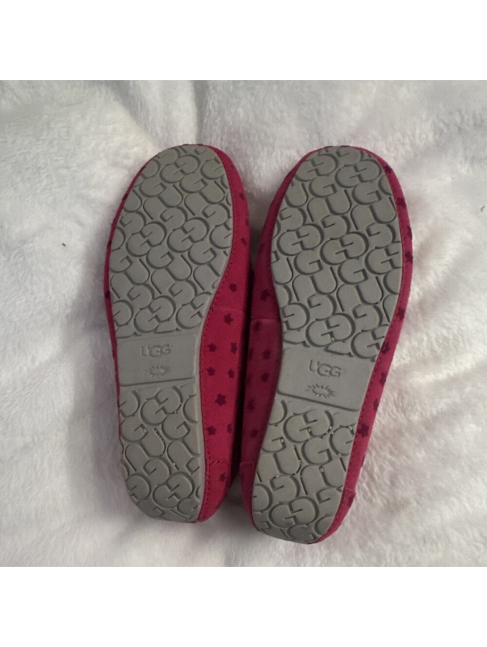 UGG Red Suede Star Pattern Women's Moccasin Slippers US 4 UK 3 EU 34 - Picture 2 of 4